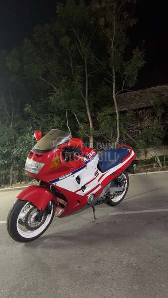 Honda CBR1000F