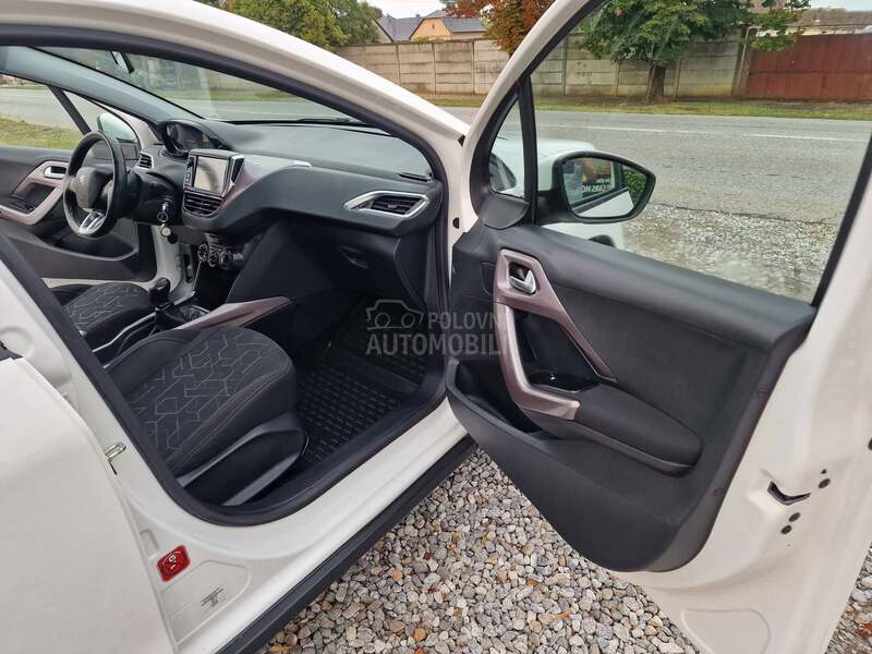 Peugeot 2008 1.2 N0V