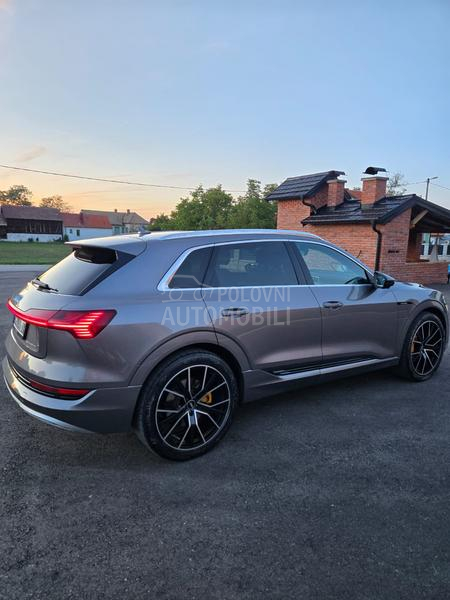 Audi e-tron 55/air/matrix/360