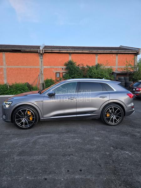 Audi e-tron 55/air/matrix/360