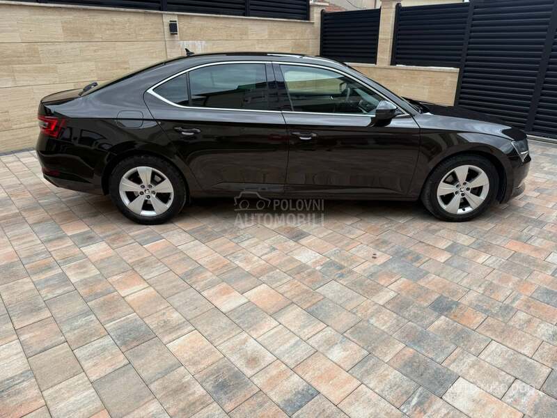 Škoda Superb 2,0 TDI DSG Virtual