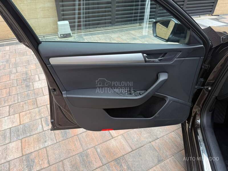 Škoda Superb 2,0 TDI DSG Virtual
