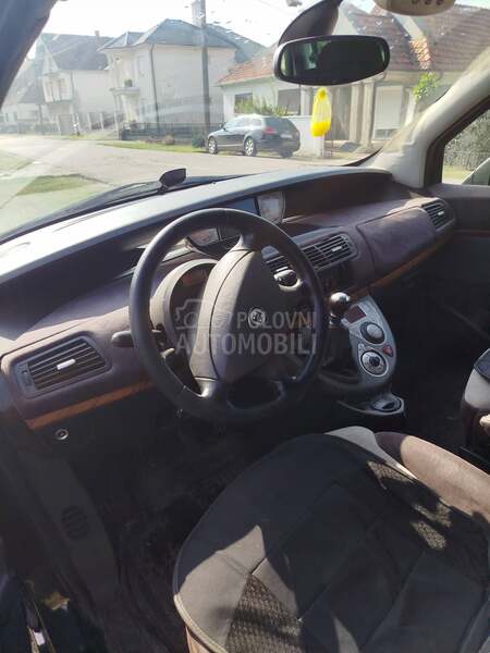 Lancia Phedra 