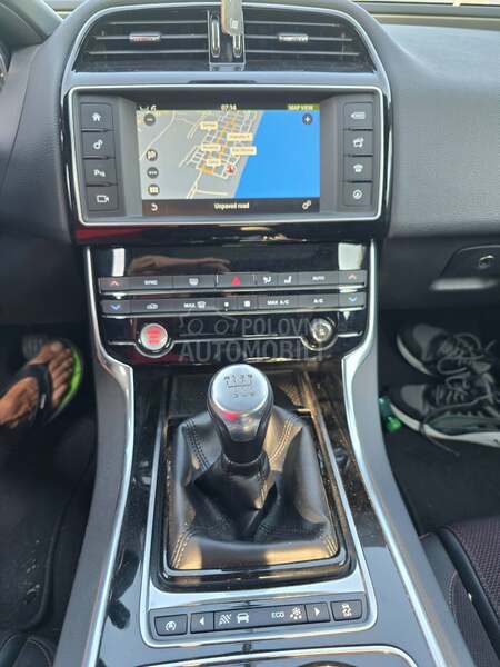 Jaguar XE 