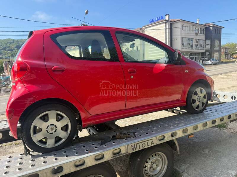 Toyota Aygo Delovi 2009. god. -  kompletan auto u delovima