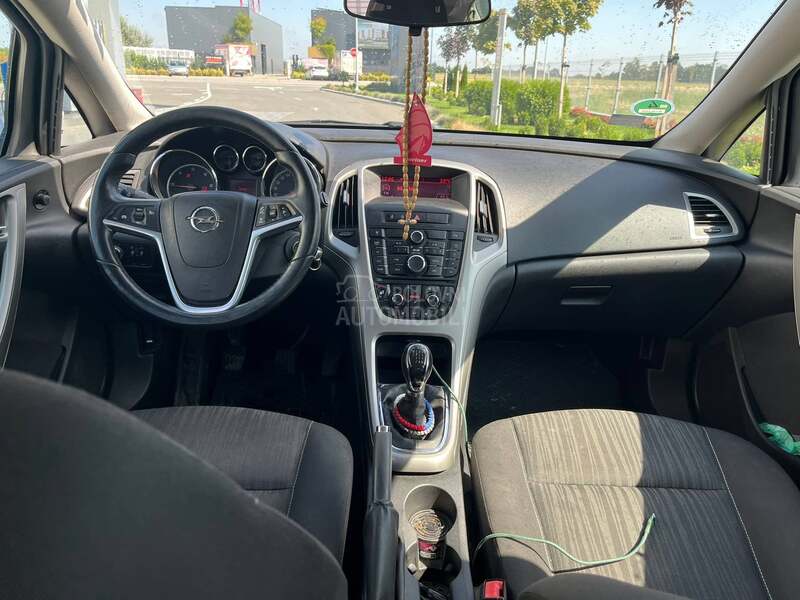 Opel Astra J 