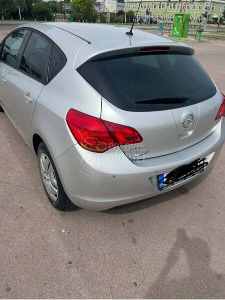 Opel Astra J 