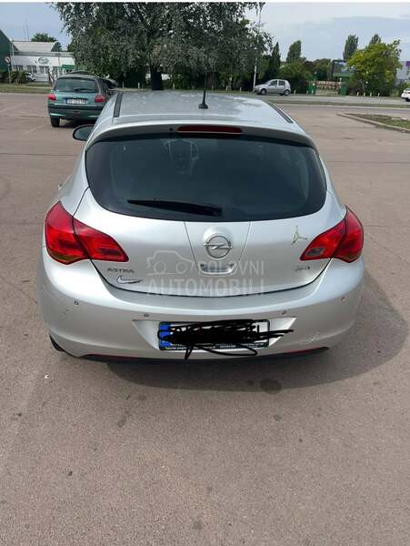 Opel Astra J 