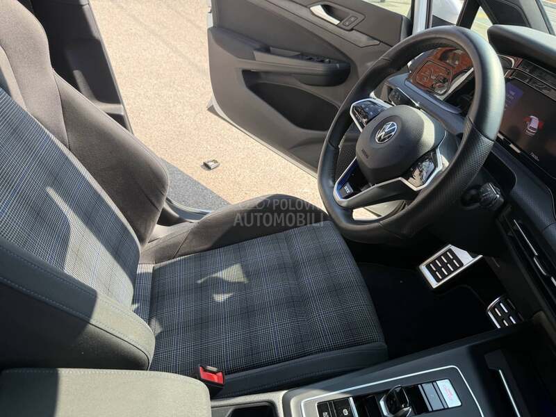 Volkswagen Golf 8 GTE 245 IQ LIGHT