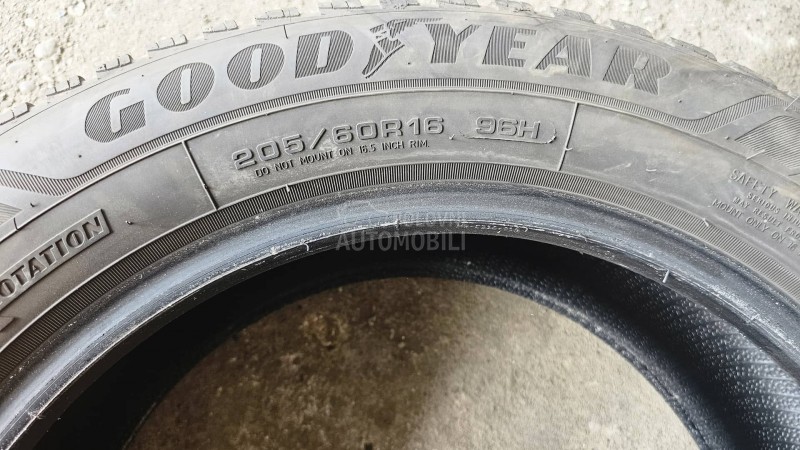 Goodyear 205/60 R16 Zimska