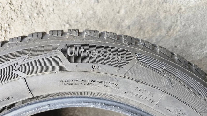 Goodyear 205/60 R16 Zimska