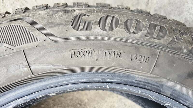 Goodyear 205/60 R16 Zimska