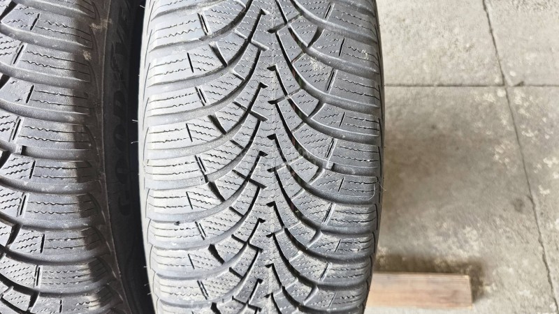 Goodyear 205/60 R16 Zimska