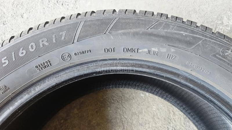 Dunlop 215/60 R17 Zimska
