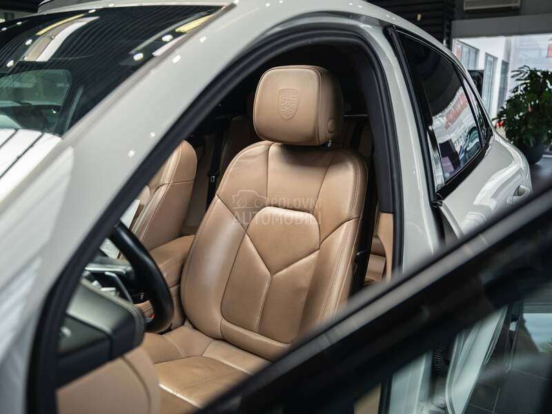 Porsche Macan S