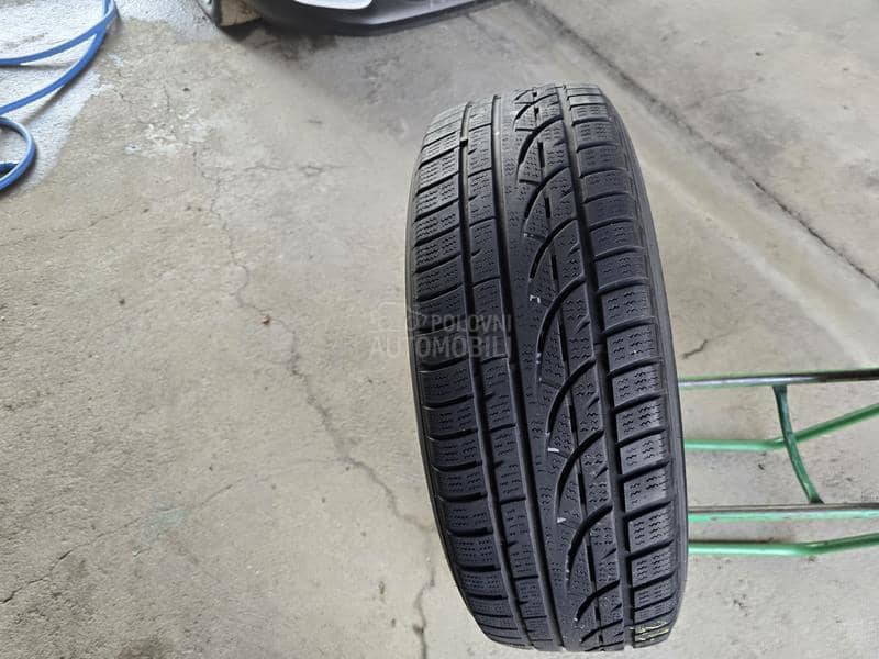Hankook 235/65 R17 Zimska