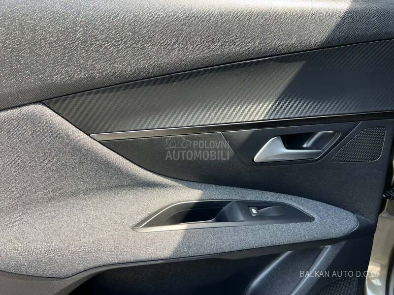 Peugeot 3008 1.5 HDI/NAV/LED