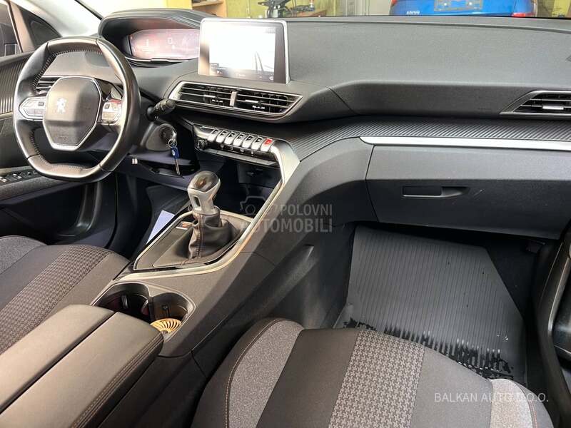 Peugeot 3008 1.5 HDI/NAV/LED