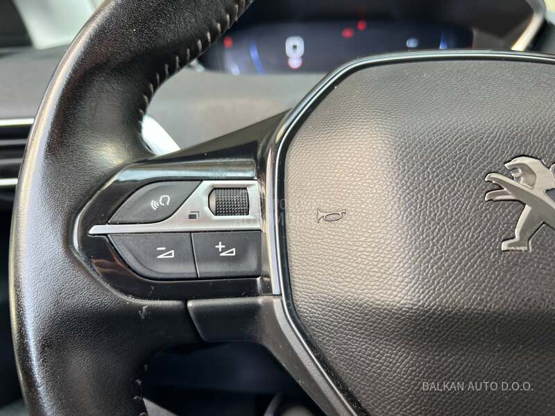 Peugeot 3008 1.5 HDI/NAV/LED