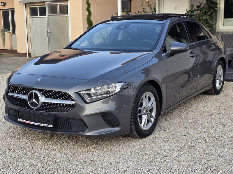 Mercedes Benz A 180 1.5 PANO