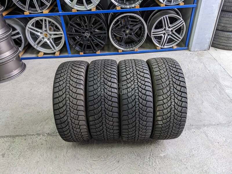 Kumho 215/45 R17 Zimska