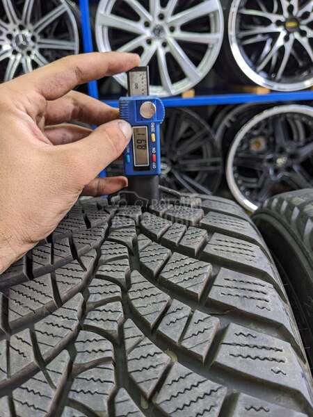 Kumho 215/45 R17 Zimska