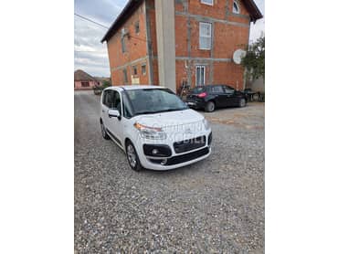 Citroen C3 Picasso VTI 2011. god. -  kompletan auto u delovima
