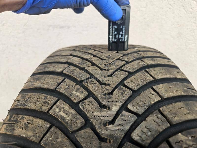 Falken 225/55 R16 Zimska