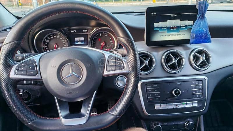 Mercedes Benz CLA 180 AMG automa