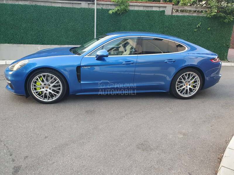 Porsche Panamera 4s/CHRONO/AIR