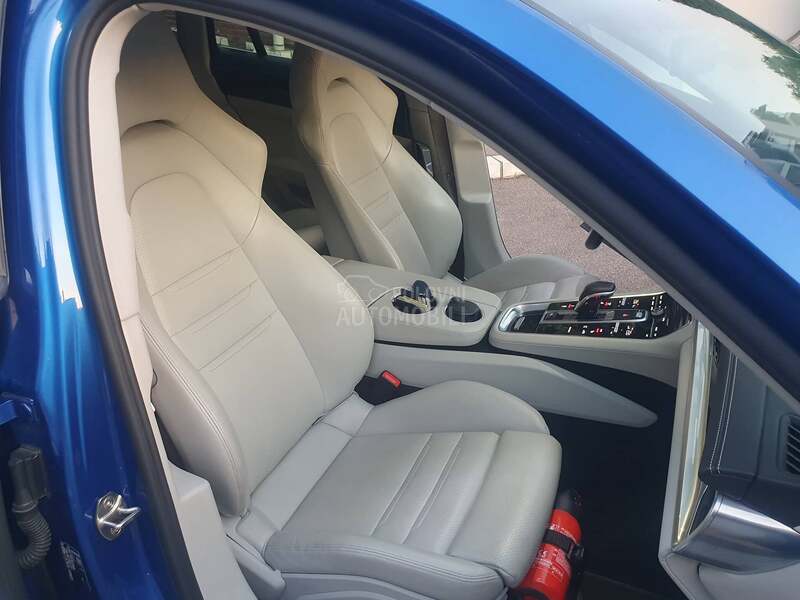 Porsche Panamera 4s/CHRONO/AIR