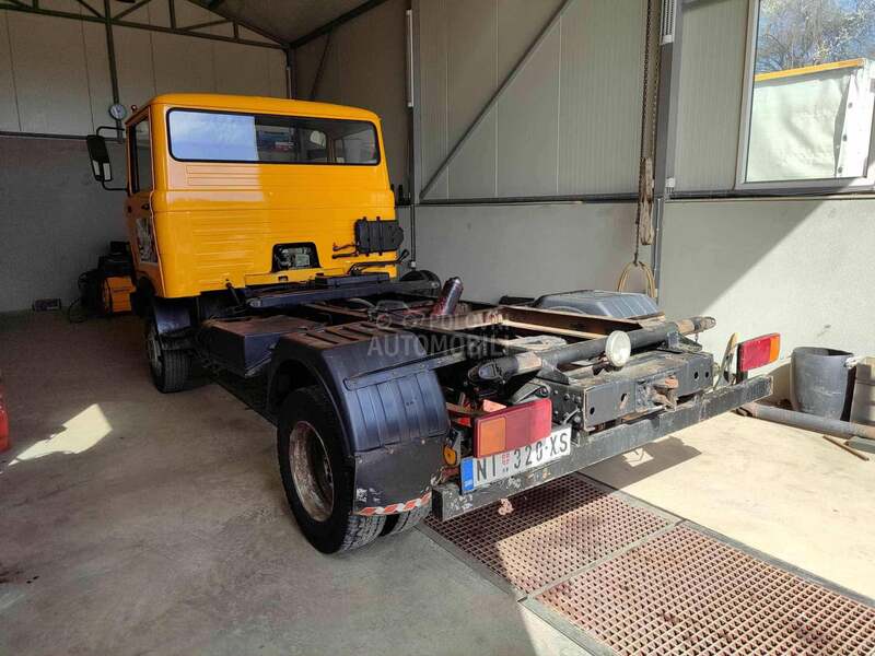 Mercedes Benz 813