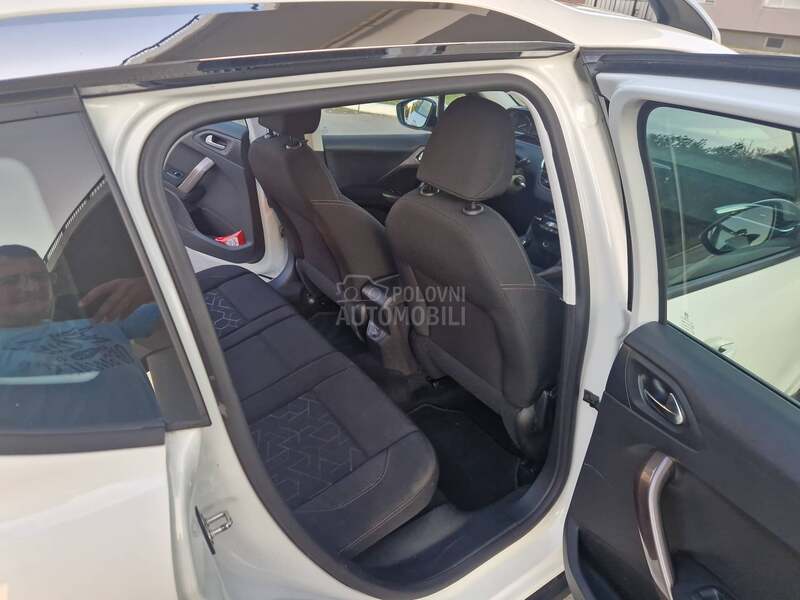 Peugeot 2008 1.4 HDI ACTIV
