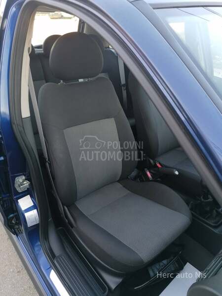 Opel Corsa C 1.2i ESSENTIA CH