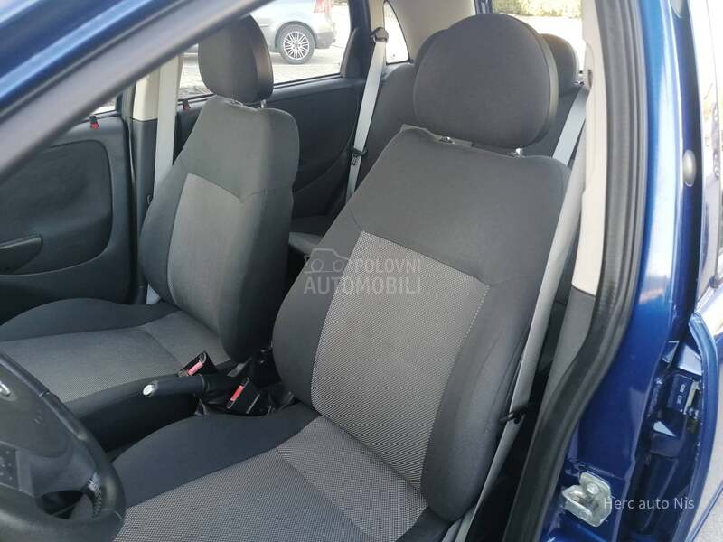 Opel Corsa C 1.2i ESSENTIA CH