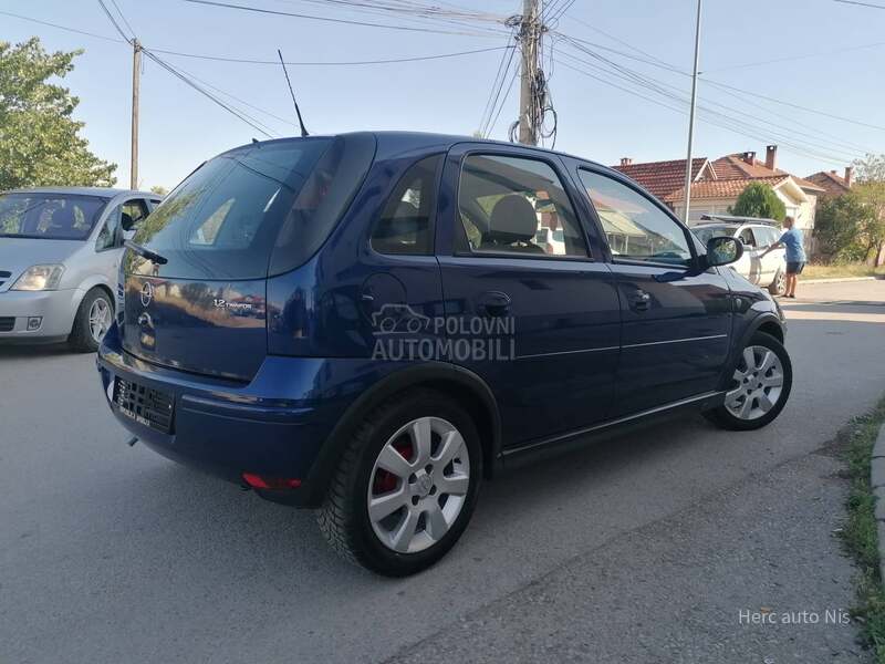 Opel Corsa C 1.2i ESSENTIA CH