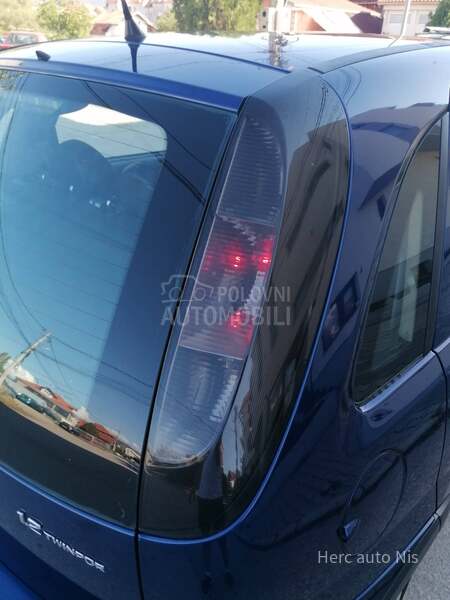 Opel Corsa C 1.2i ESSENTIA CH