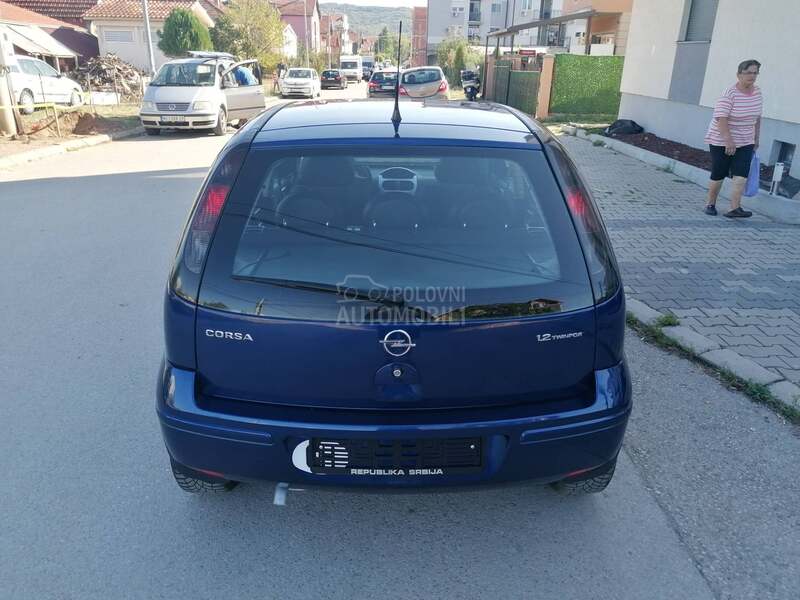 Opel Corsa C 1.2i ESSENTIA CH