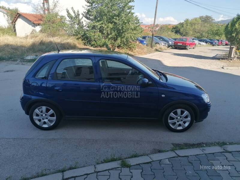 Opel Corsa C 1.2i ESSENTIA CH