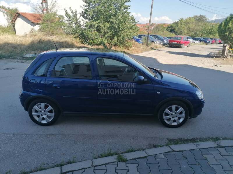 Opel Corsa C 1.2i ESSENTIA CH