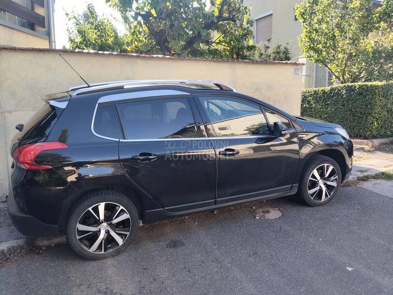 Peugeot 2008 1.2 Urban Cross