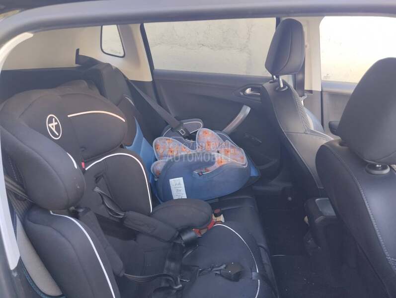Peugeot 2008 1.2 Urban Cross