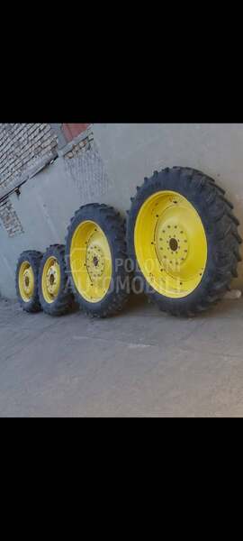 John Deere 6230