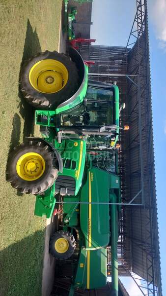 John Deere 6230