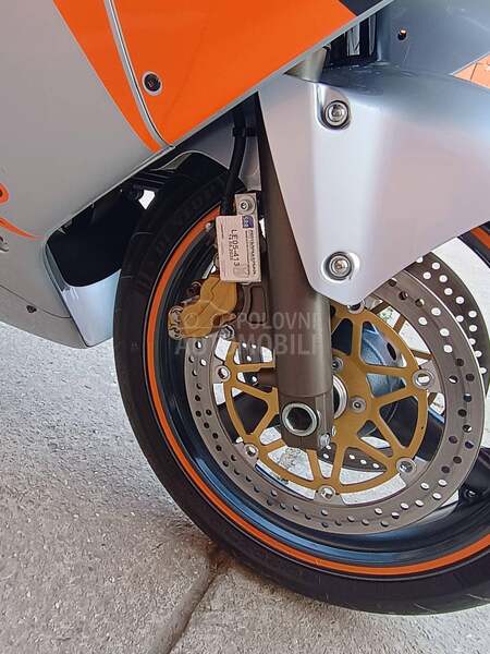 Kawasaki ZX9R