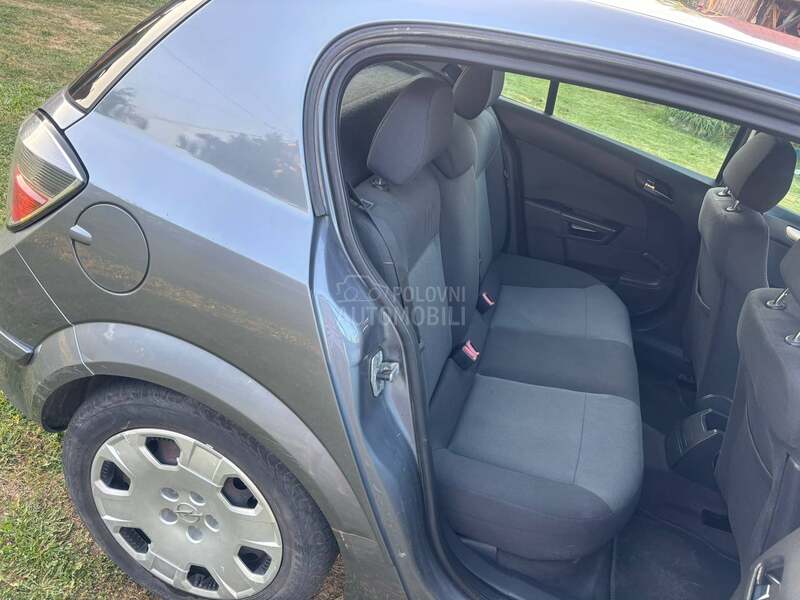 Opel Astra H 