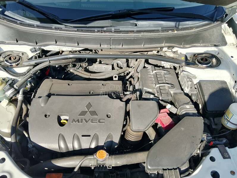 Mitsubishi Outlander 2.0Pliin  2010g