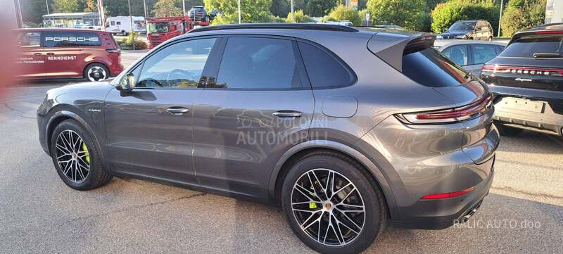 Porsche Cayenne E-Hybrid/Pano/HuP