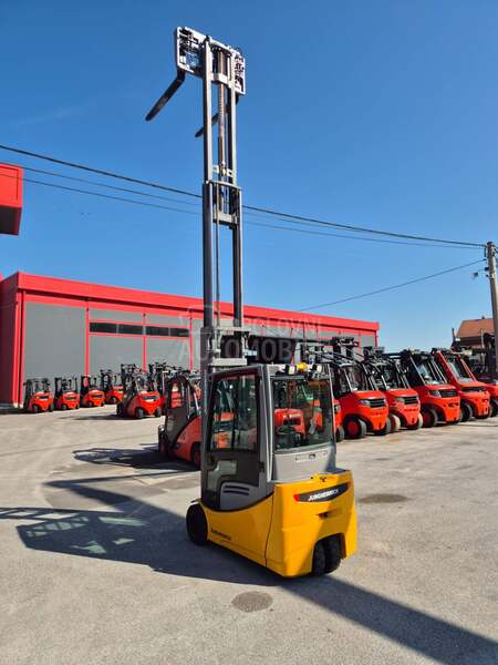 Jungheinrich 2 tone Triplex