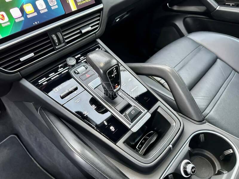Porsche Cayenne Coupe e-HYBRID